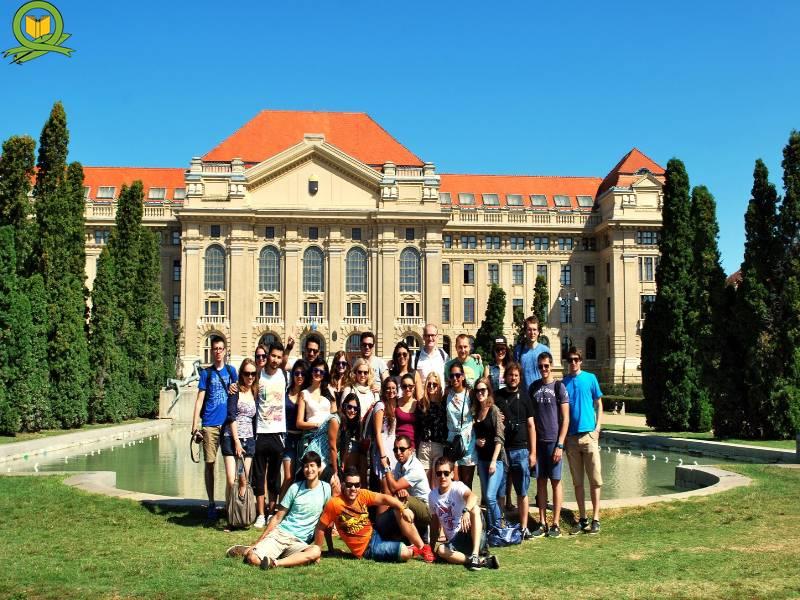 بهترین دانشگاه های مجارستان 2021